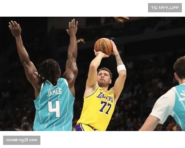 东契奇急停后仰跳投，技术分析相似度92.7%